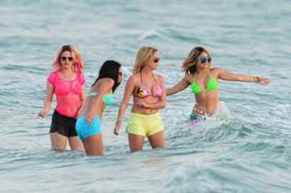 download - Selena Gomez Spring Breakers