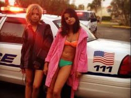 images (4) - Selena Gomez Spring Breakers