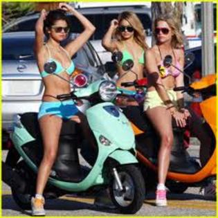 images - Selena Gomez Spring Breakers