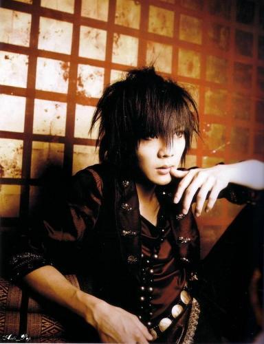 Kai - ZzZ Pentru fanii trupei The Gazette ZzZ