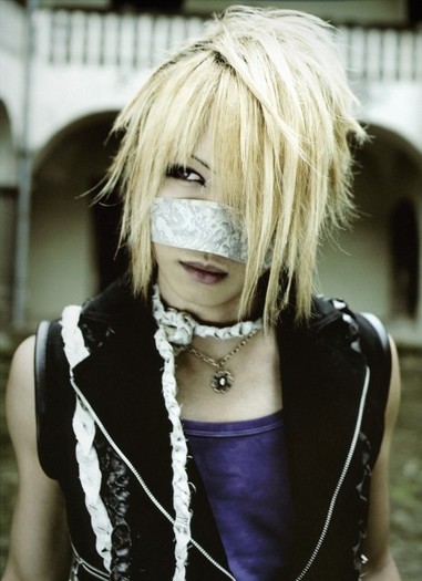 Reita(1) - ZzZ Pentru fanii trupei The Gazette ZzZ