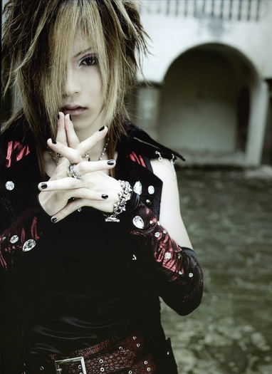 Uruha - ZzZ Pentru fanii trupei The Gazette ZzZ