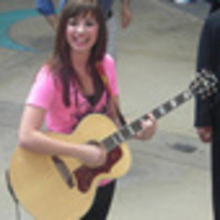 demi-lovato-317733l-thumbnail_gallery
