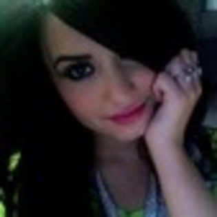 demi-lovato-341636l-thumbnail_gallery