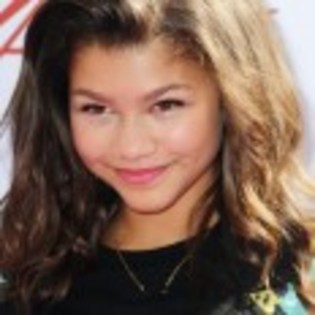 Zendaya_Coleman_1300782704_4 - zendaya si bella