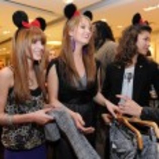 Zendaya_Coleman_1300782722_4 - zendaya si bella