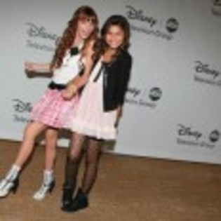 Zendaya_Coleman_1300782737_1 - zendaya si bella