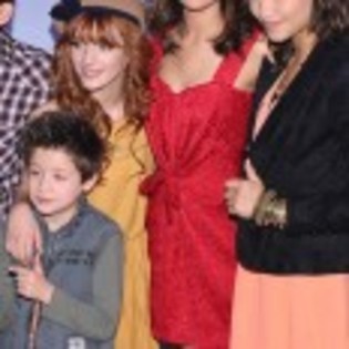 Zendaya_Coleman_1300782795_2 - zendaya si bella