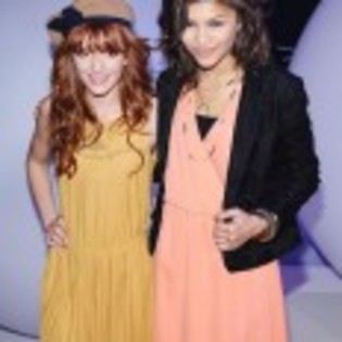 Zendaya_Coleman_1300782795_3 - zendaya si bella