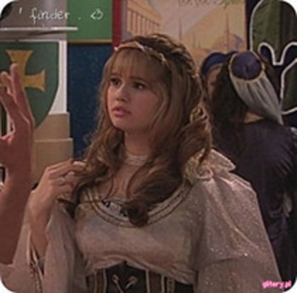 De ce?Nu poti nici macar sa sufli fara mine?Mersi ca ai incredere,mama!![plecand in camera ei]