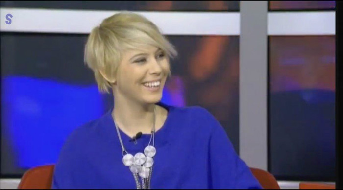 Tuu le zicii la toatee ' iubiire ' asa caa miie vreau sa imii spui Sara :) Se poatee ?