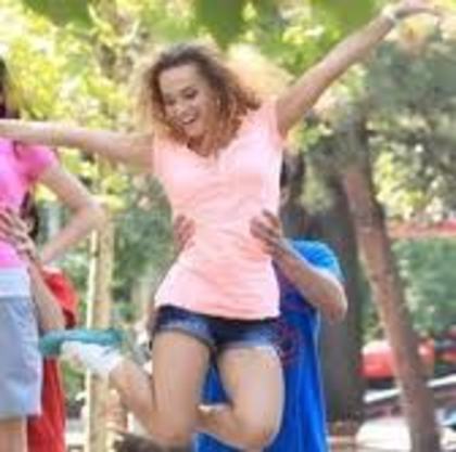 pai..fa-o tiam spus eu sa nu o faki..aaa?