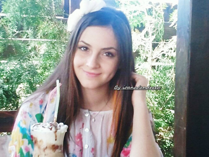 - Oficial în visele tale poate , cred că e mişto acolo :)) . Te duci pe ponei la şcoală , hă ? =))