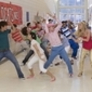 high-school-musical-2-307310l-thumbnail_gallery