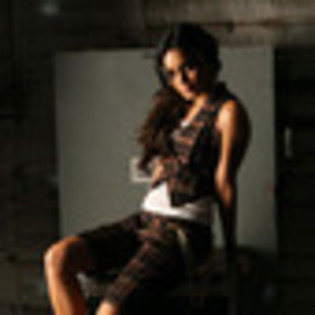 vanessa-hudgens-168098l-thumbnail_gallery - VANESSA