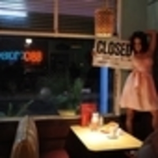 vanessa-hudgens-178219l-thumbnail_gallery - VANESSA