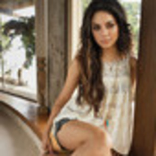 vanessa-hudgens-256799l-thumbnail_gallery