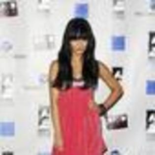 vanessa-hudgens-711136l-thumbnail_gallery