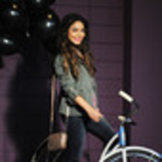vanessa-hudgens-748612l-thumbnail_gallery