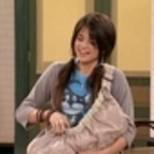 wizards-of-waverly-place-476437l-thumbnail_gallery - Magicieni din waverly place