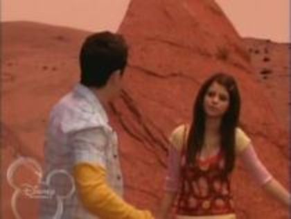 14307768_EXHCDZRLD - Magicieni din waverly place