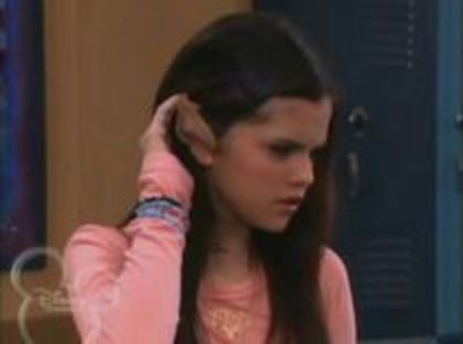 14307971_MEGMAGLWH - Magicieni din waverly place