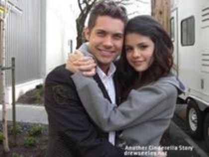 14310090_RBQHXEHHN - selena gomez 2012