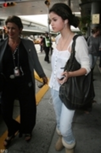 14330501_YJBMCVZKF - selena gomez 2012