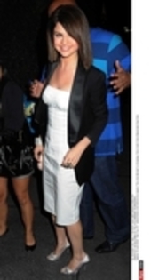 14330401_ZQTGDDBEX - selena gomez 2012