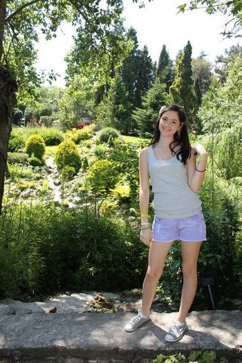 - * râzând * Baftă cu visele tale my dear =)) * trântindu-se pe pat * - x - Piscotsel Room - x