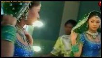 581172_247896215317040_865680781_n - sara khan10