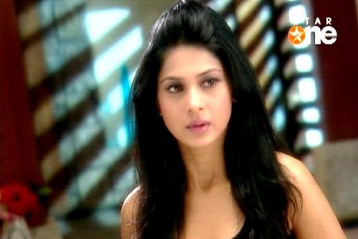 280710061244starone_dmg_ep653_9 - jennifer winget 6