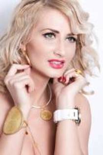 67558-165081430183914-100000461733888-504501-3397347-n - julia jianu