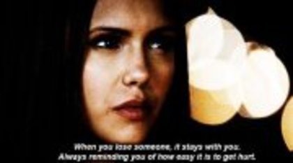 an timp ce Elena se uita cu gelozie la Katherina - The vampire diaries banda