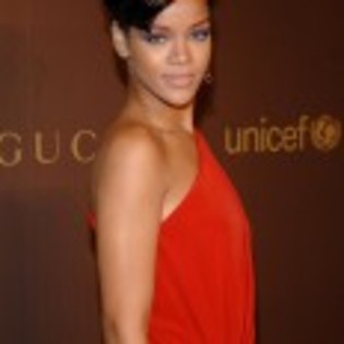 Rihanna_1231372142_1