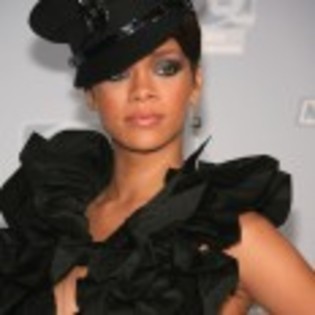 Rihanna_1231372335_3 - rihanna