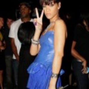 Rihanna_1231372362_4 - rihanna