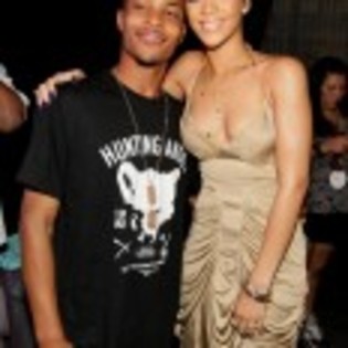 Rihanna_1231372383_0 - rihanna