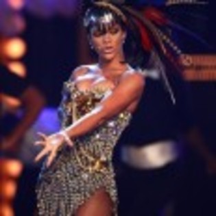 Rihanna_1231372494_1 - rihanna