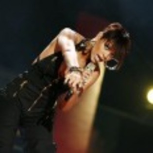 Rihanna_1231372549_2 - rihanna