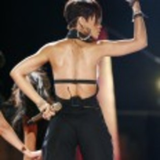 Rihanna_1231372634_3 - rihanna