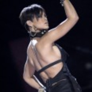 Rihanna_1231372650_3 - rihanna