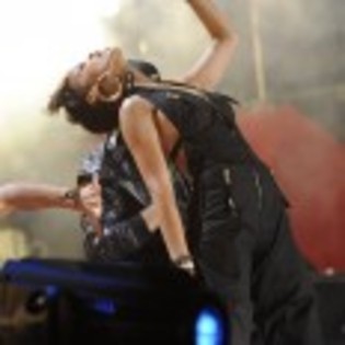 Rihanna_1231372749_0 - rihanna