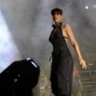 Rihanna_1231372841_2 - rihanna