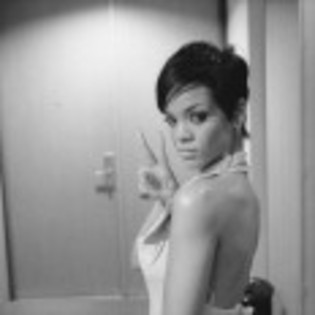 Rihanna_1231372916_2 - rihanna