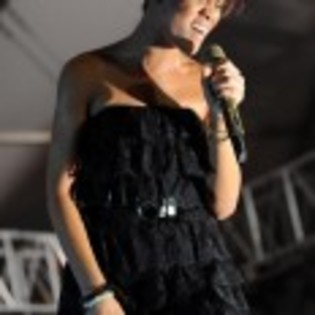 Rihanna_1231372952_0 - rihanna