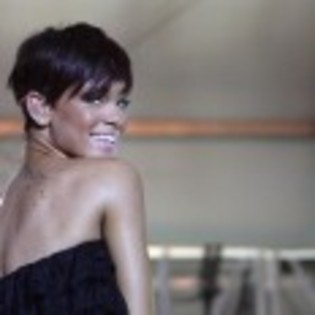 Rihanna_1231372976_2 - rihanna