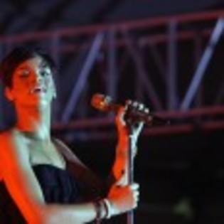 Rihanna_1231373014_1 - rihanna