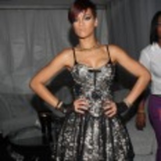Rihanna_1231373040_2 - rihanna
