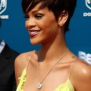 Rihanna_1231373093_2 - rihanna